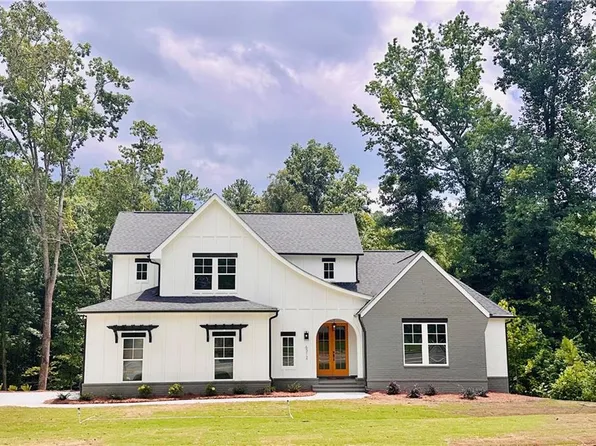 6312 Woodstock Rd, Acworth, GA 30102