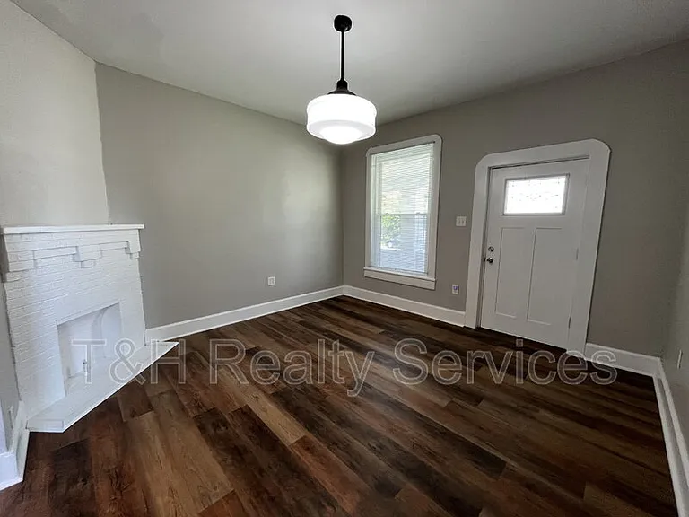 1123 Churchman Ave — Photo 3