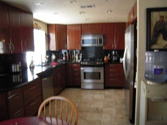 3rd image of 805 Willowbrook Ct