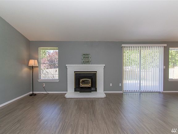 3rd image of 9713 Mallard Dr SE