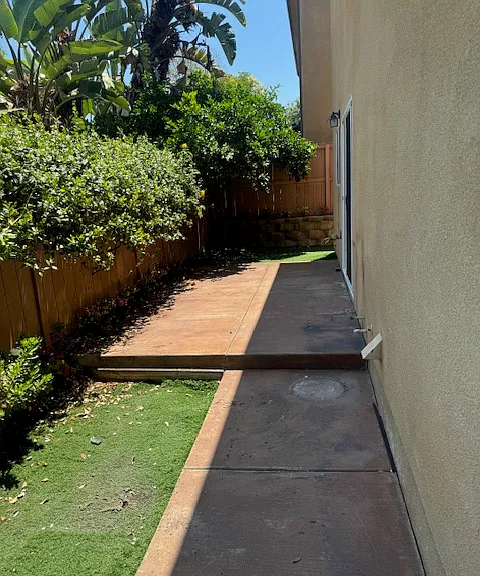 423 Village Ln — Photo 10