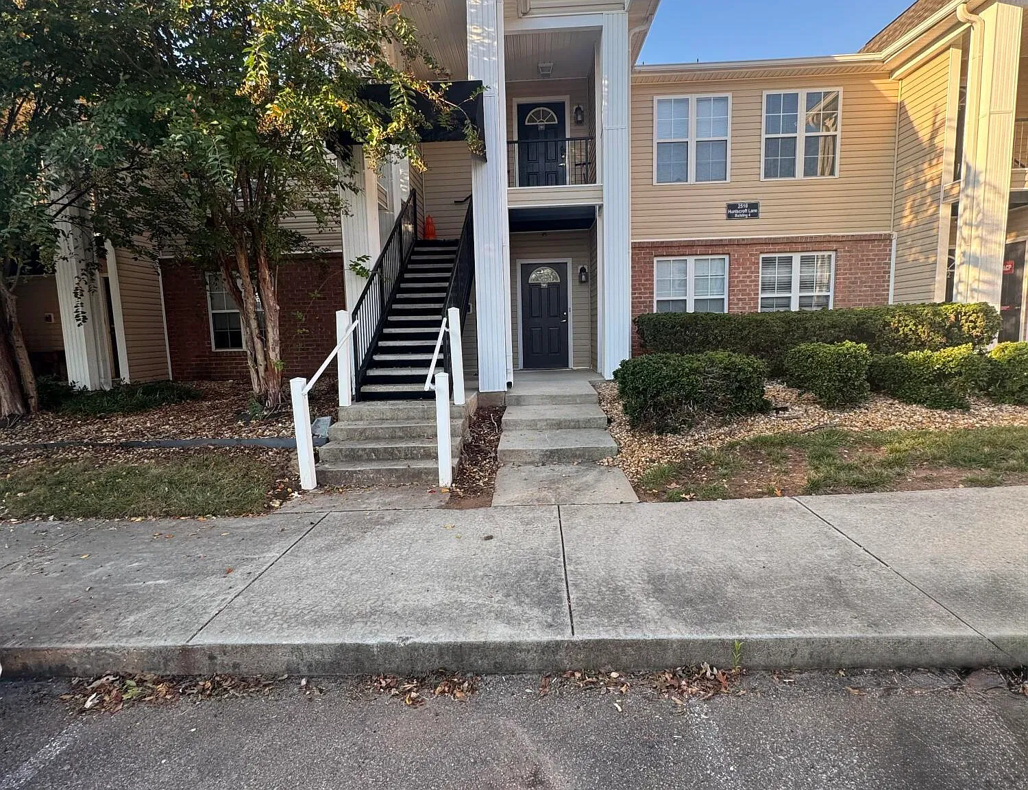 2 bed, 2.0 bath, 1231 sqft, $1,650 — Photo 2