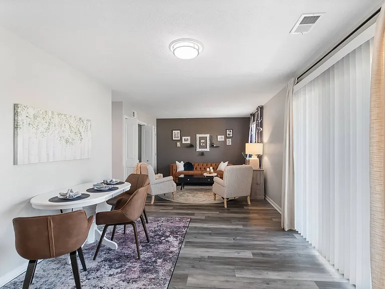Lake Castleton Apartments — Photo 8