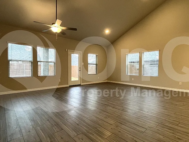 1608 Lannon Ln — Photo 7