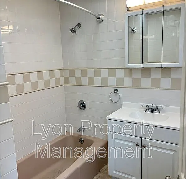 98 Anthony Ave #2R — Photo 7