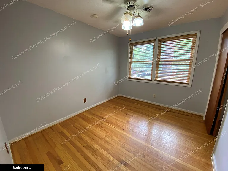 215 Kingnut Dr — Photo 16