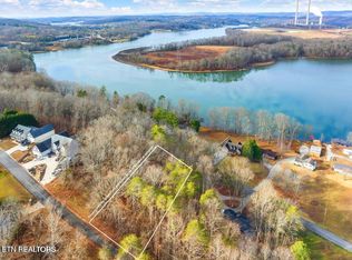 106 Lake View Dr, Harriman, TN 37748