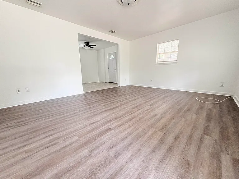 809 Briandav St — Photo 3