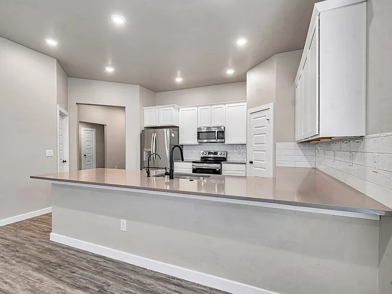 5910 Purtis Creek Dr — Photo 13
