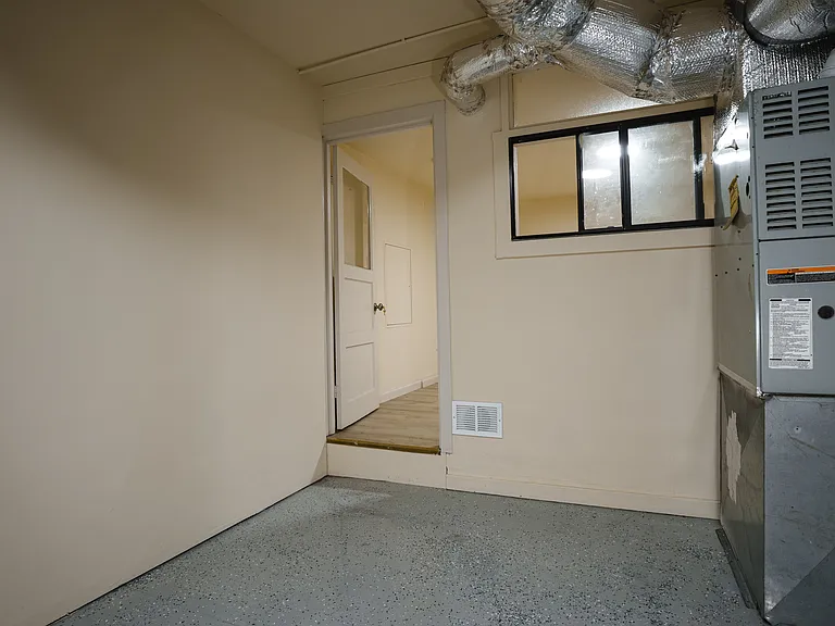 582 Euclid Ave — Photo 10