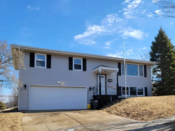 1886 Hansel Dr, Dubuque, IA 52002