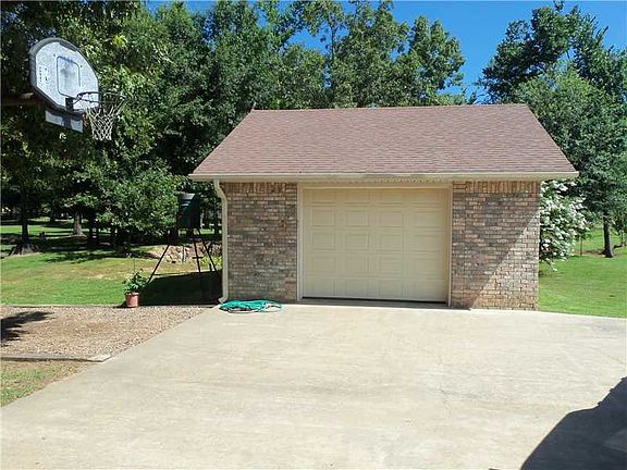 3rd image of 1816 White Oak Road