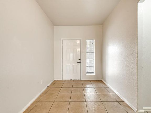 3rd image of 225 W Creek Dr