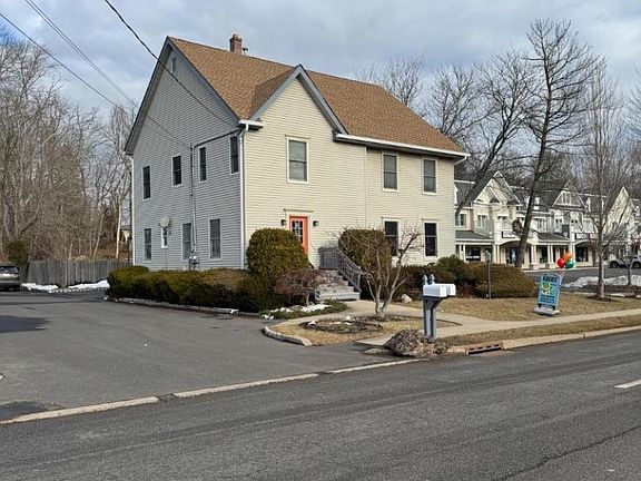 3rd image of 630 Valley Rd