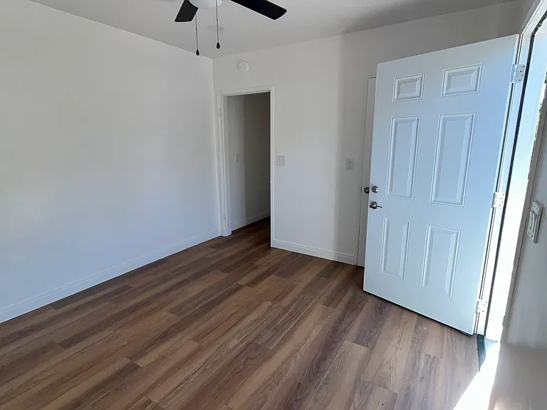 9533 Alexander Ave — Photo 6