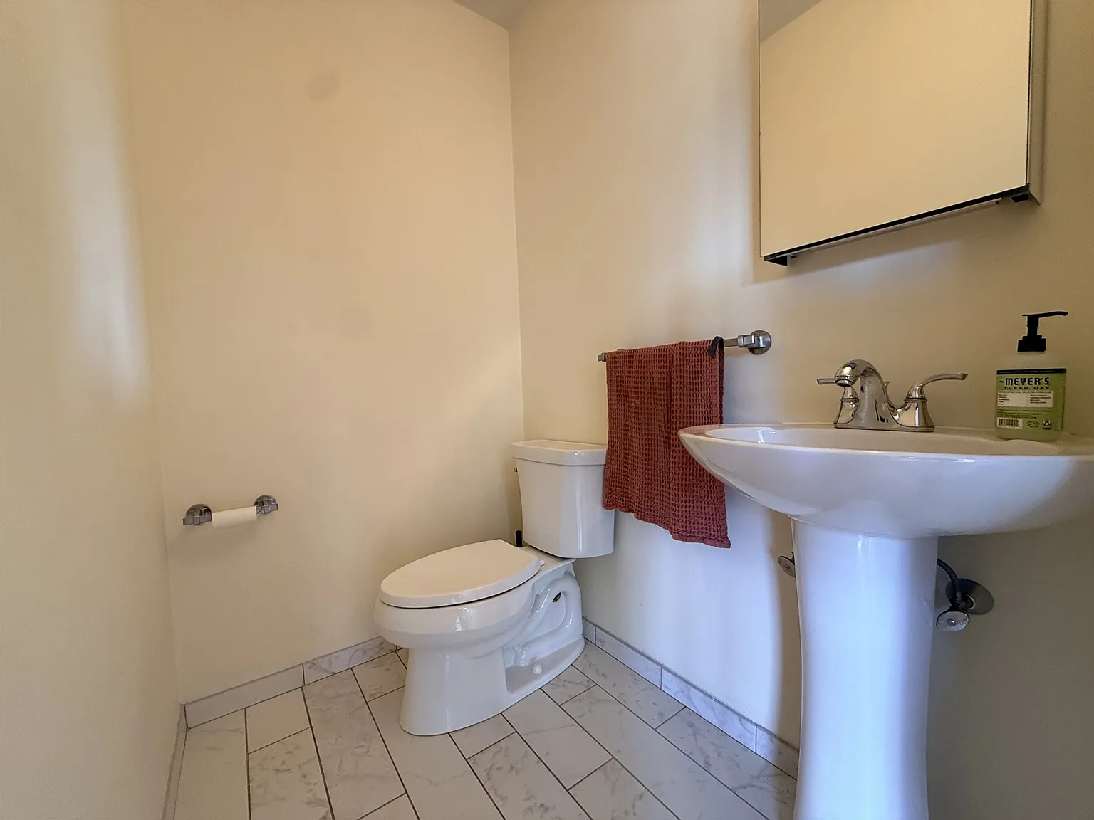 3 bed, 2000 sqft, $5,000 — Photo 2