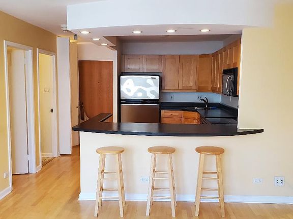 3rd image of 211 E Ohio St APT 1906