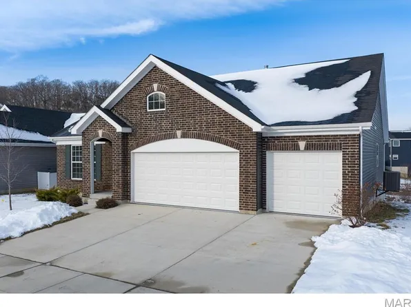 689 Fox Creek Dr, Fenton, MO 63026