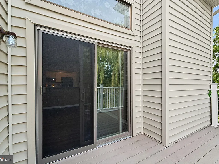1512 Roberts Way — Photo 22