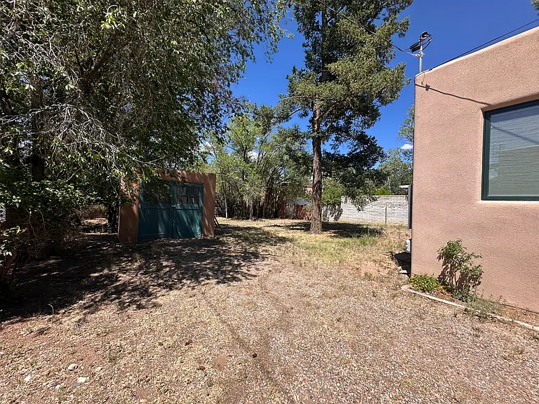 229 E Coronado Rd — Photo 23