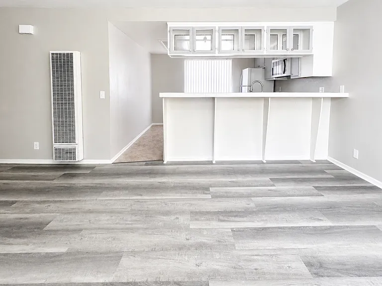 12617 Kornblum Ave — Photo 9