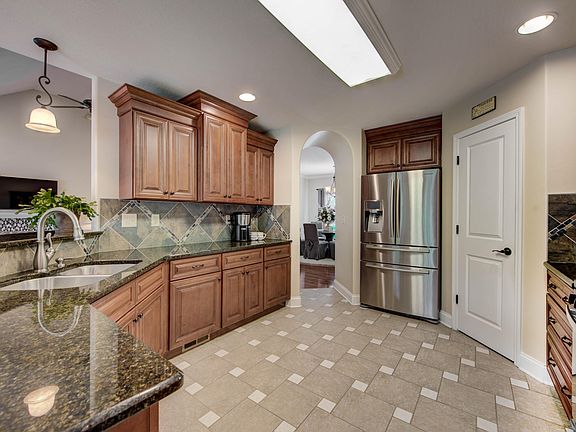 3rd image of 8118 Laurel Falls Ln