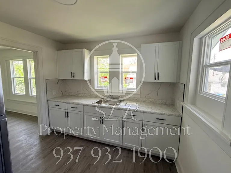 3925 Hoover Ave — Photo 11