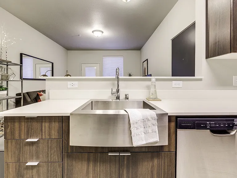 Union Park Apartments — Photo 12