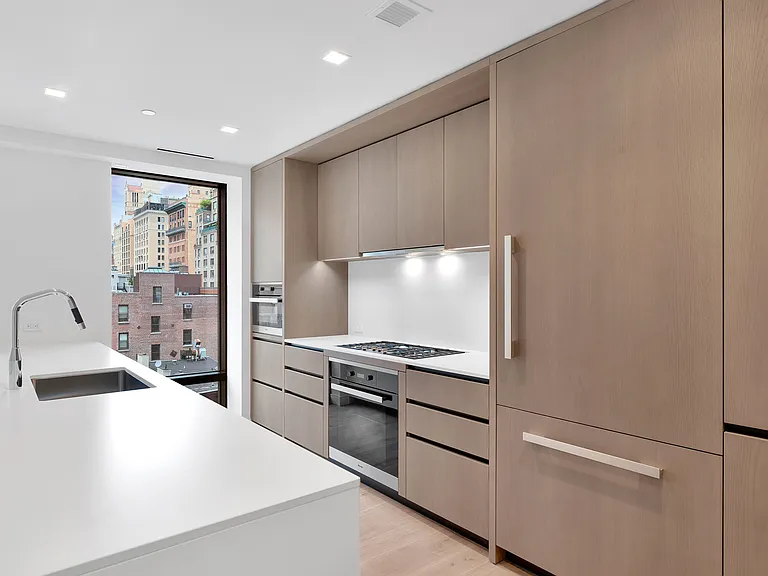 200 E 21st St #7A — Photo 6