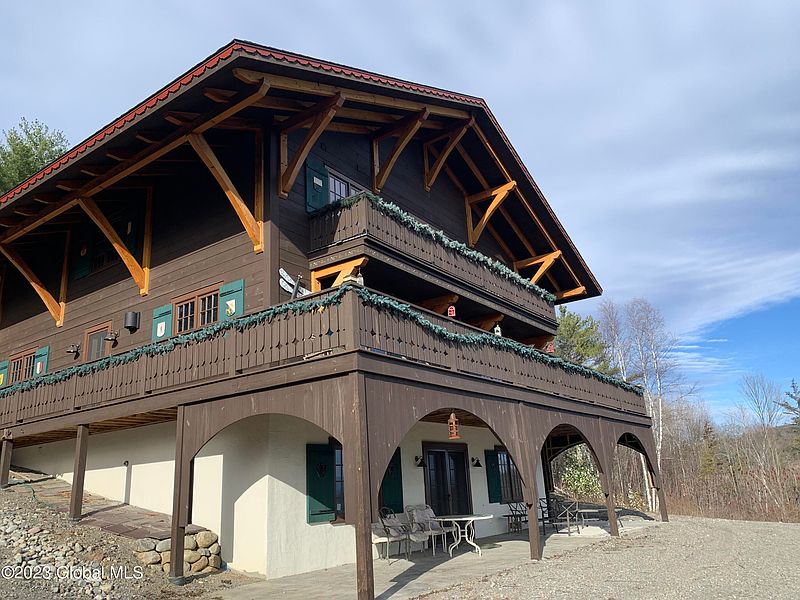 3rd image of 110 Vineyard Road