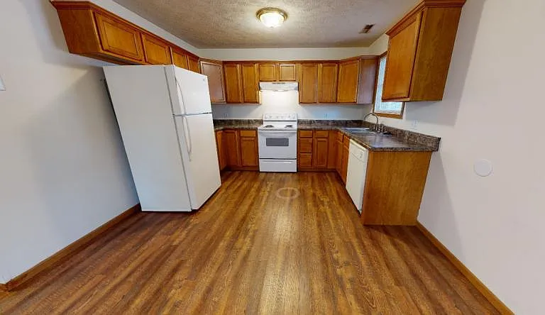 907 W Cherry St — Photo 1