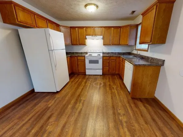 907 W Cherry St, Marion, IL 62959