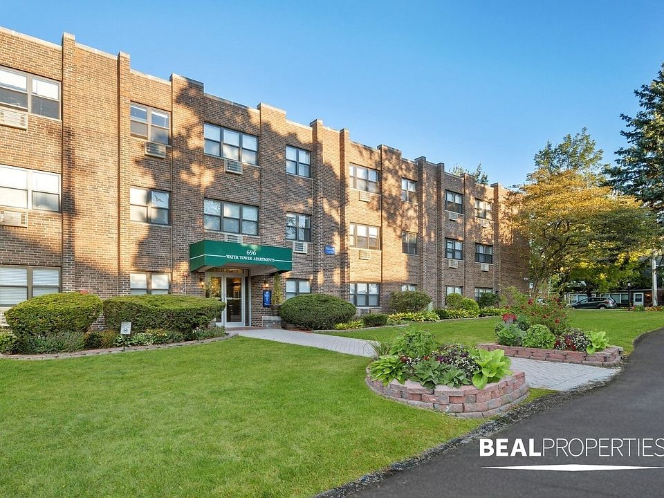 2nd image of 696 Elm Pl APT 111