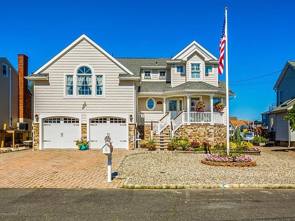 4th image of 375 Aldo Dr