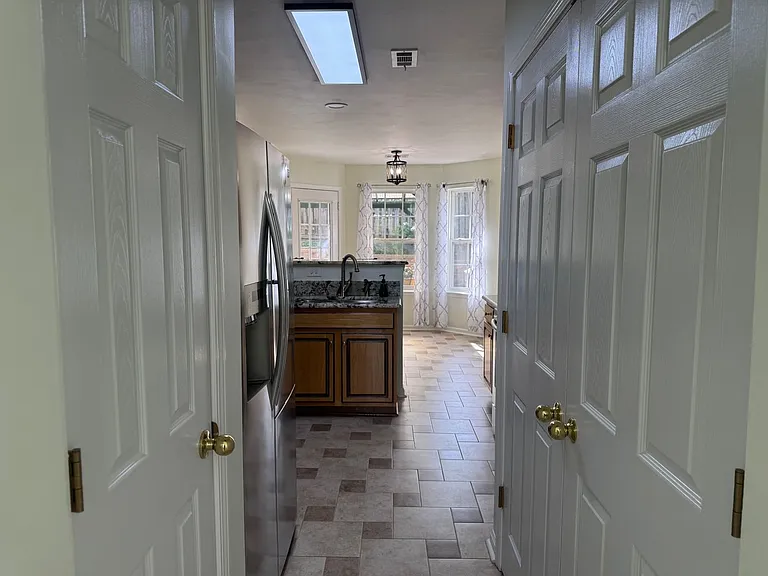 136 Madelia Pl — Photo 10