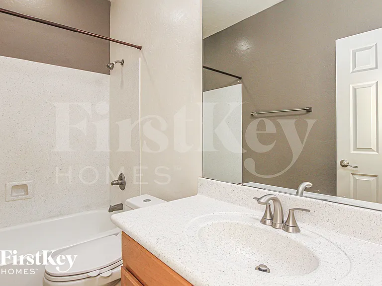 2715 E Carson Rd — Photo 16