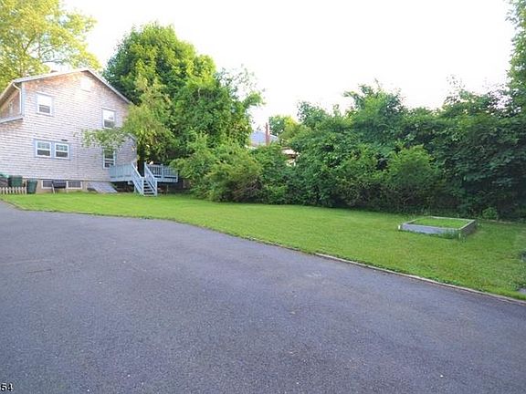 4th image of 9 Parkway