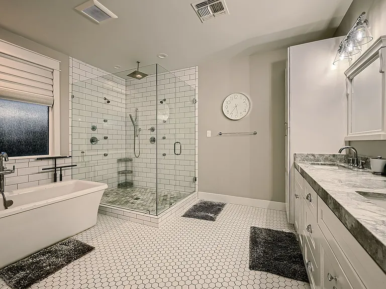 3913 E Devonshire Ave — Photo 14