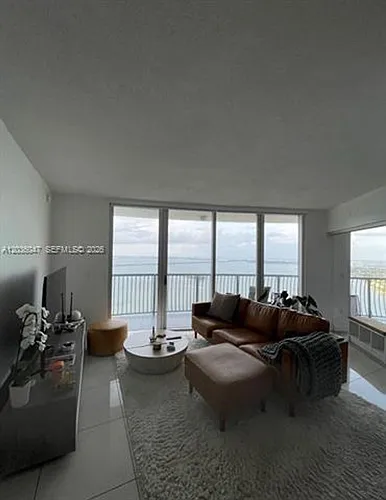1750 N Bayshore Dr Photo 1