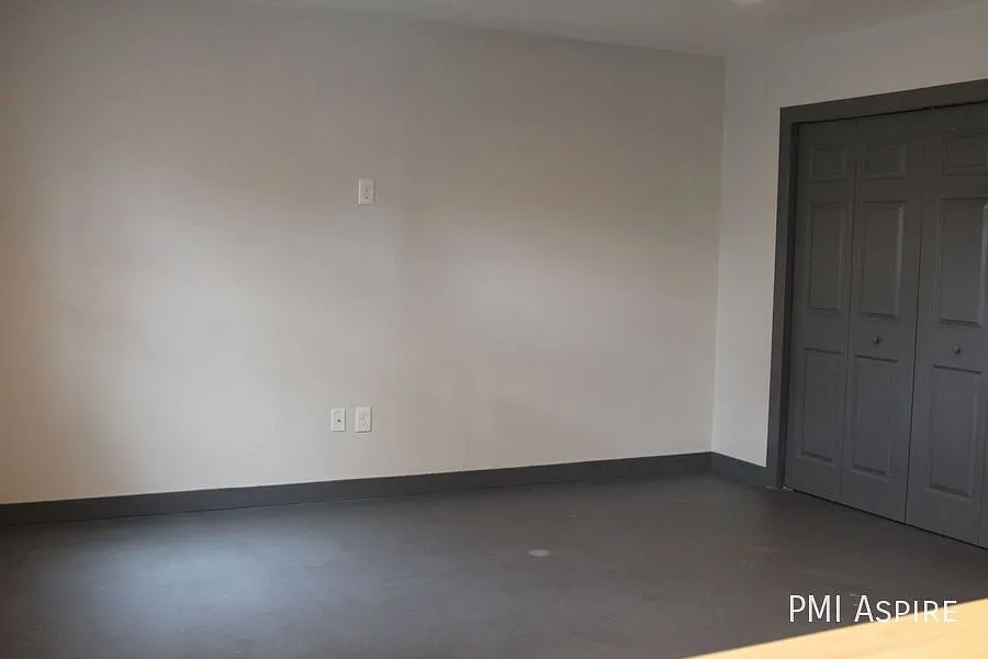 2 bed, 1.0 bath, $1,350 — Photo 3