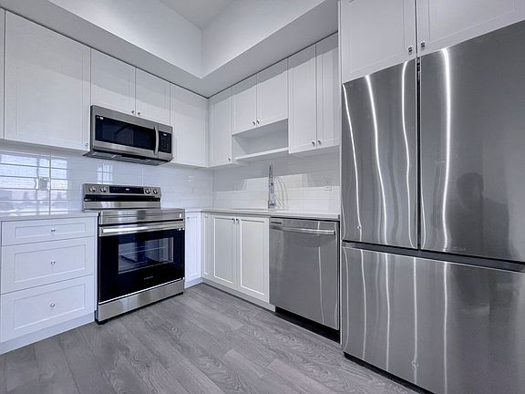3rd image of 15858 Fraser Hwy #610