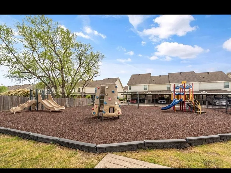 5624 Giddyup Ln — Photo 21
