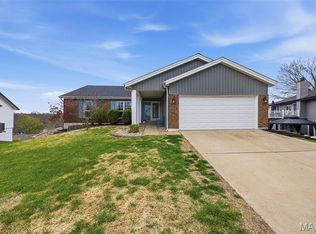 7207 Tall Oak Ct, Saint Louis, MO 63129