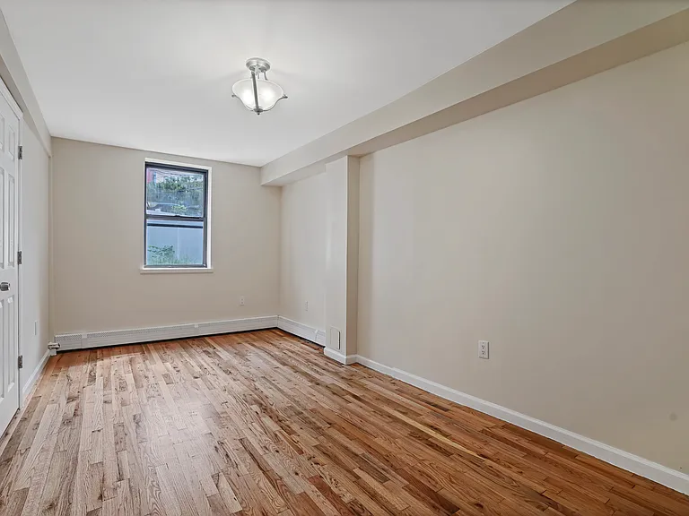 16 Russell St #GROUND-FLOOR — Photo 6