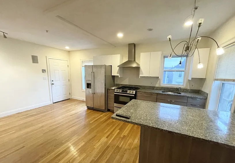 4 bed, $4,875 — Photo 2