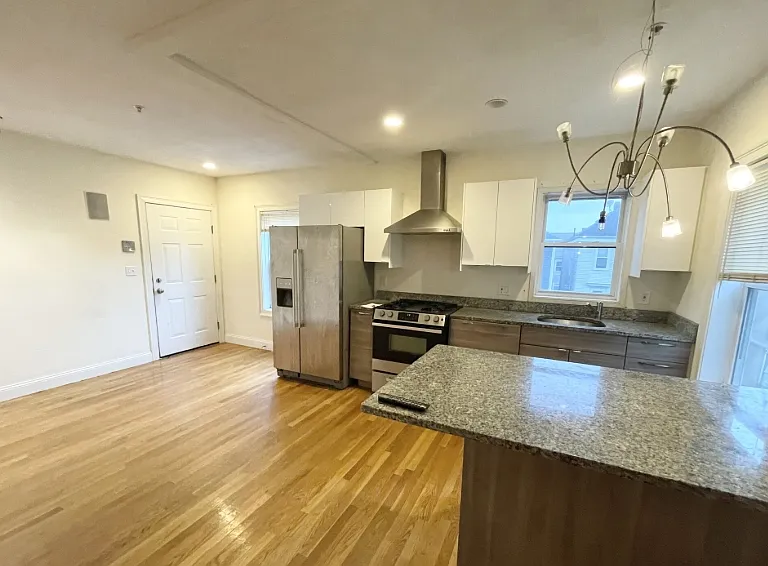 128-130 Hillside St #2 — Photo 2