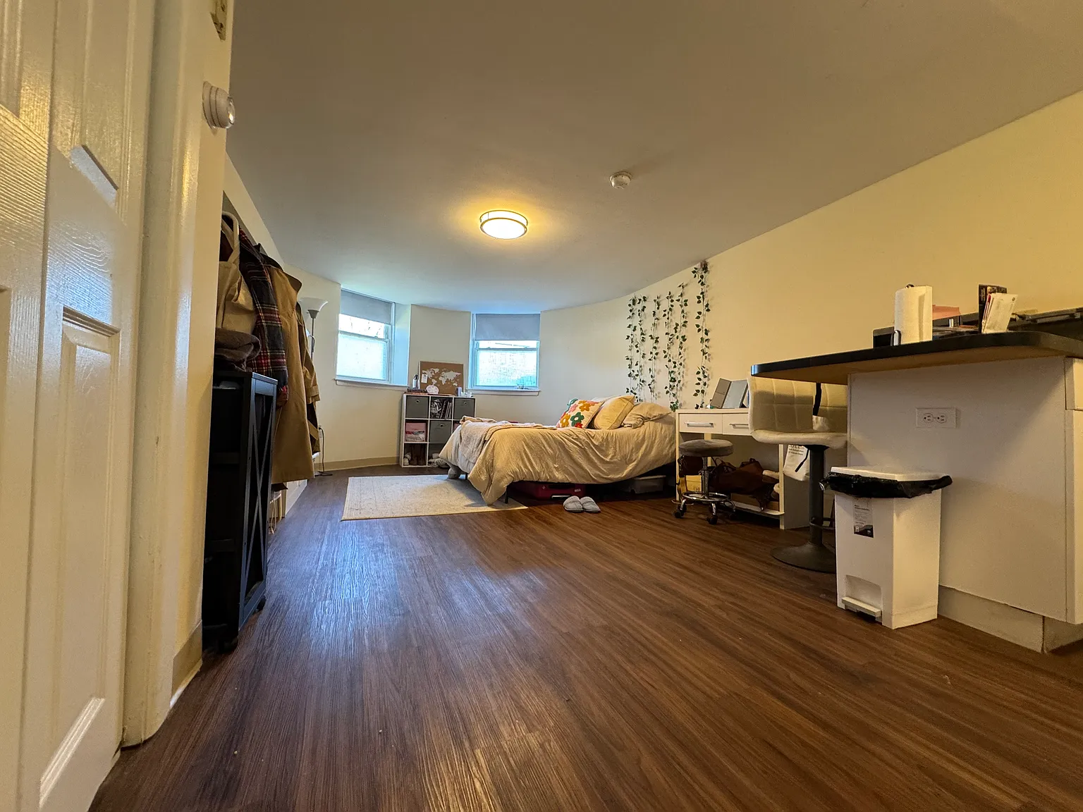 Studio, 900 sqft, $1,925 — Photo 2
