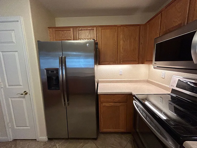 11418 W Cambridge Ave — Photo 6