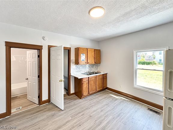 5th image of 3611 E 116th St