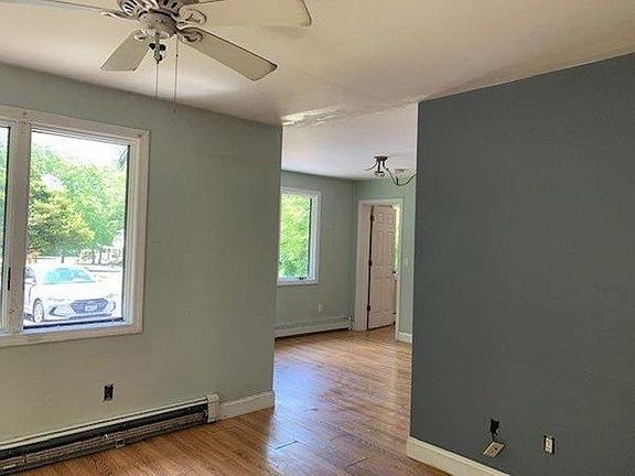 4th image of 24 Christina Dr